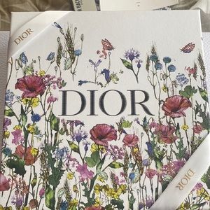 Dior “floral” Box with ribbon 🎀